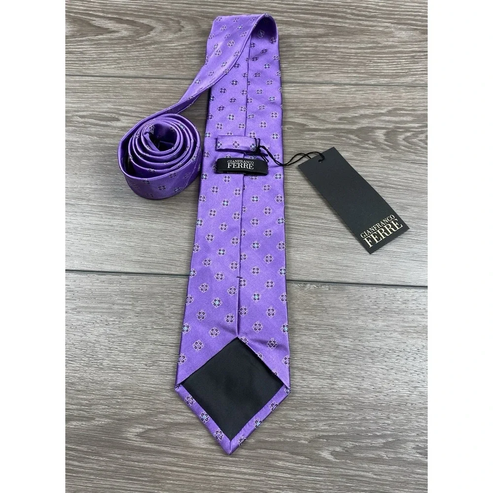 Gianfranco Ferre Men's 100% Silk Geometric Pattern Neck‎ Tie Purple New